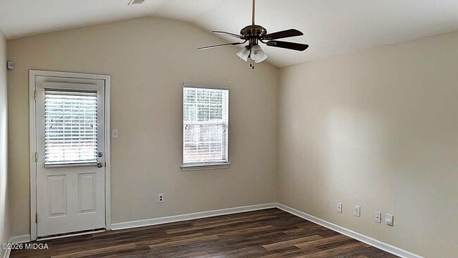 Photo - 310 Orchard Way