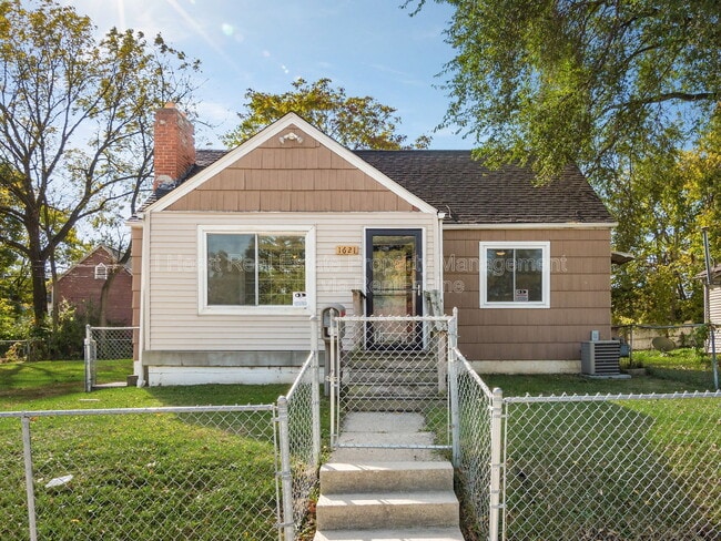 1621 Sullivant Ave