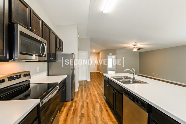 Photo - 73 Ponoka St