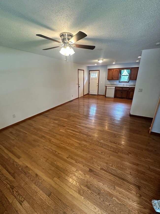 Photo - 404 Elm St