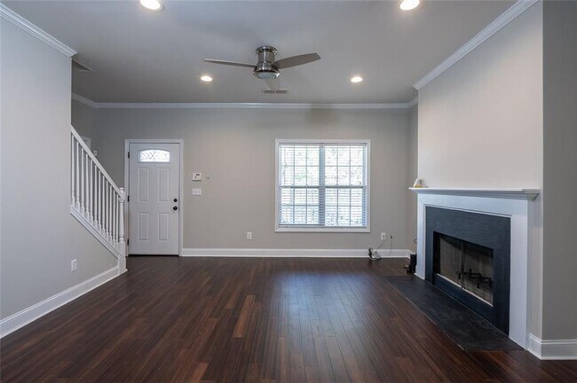 Photo - 323 Englewood Ave SE