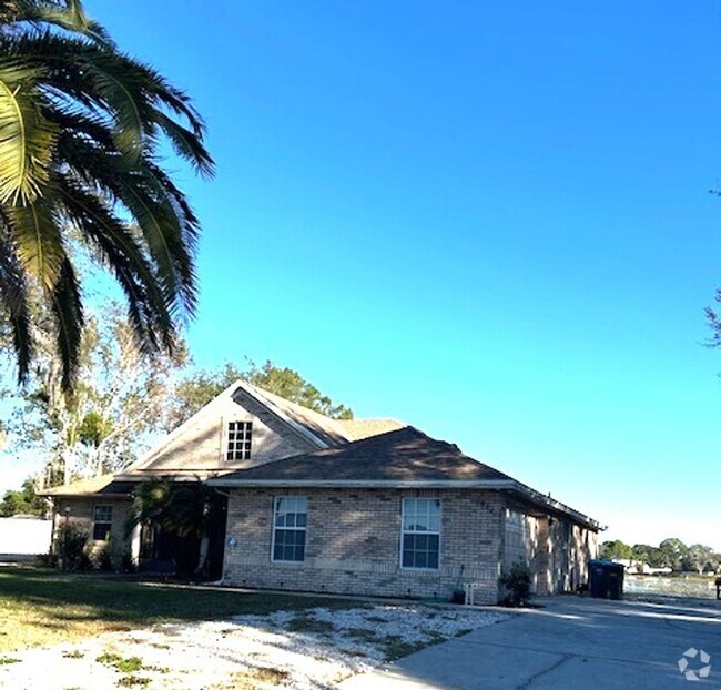 Building Photo - 3 bedroom, 2 bath home