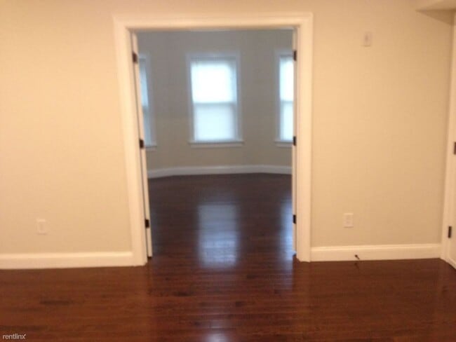 Photo - Huge 4 bed in Somerville