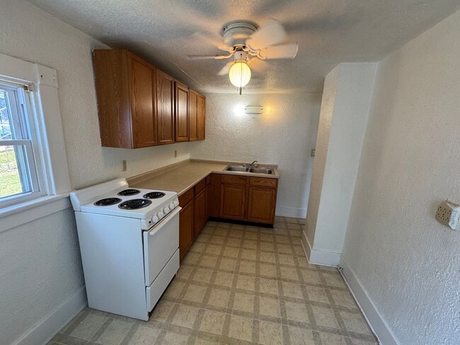 Building Photo - 748 Randolph Ln Unit Second Floor