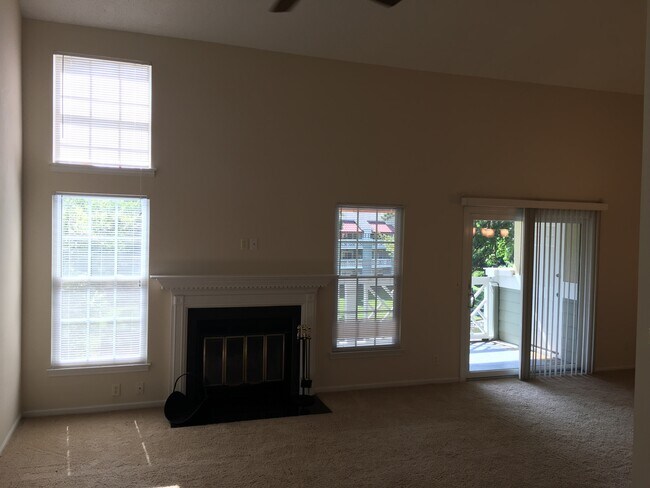 Photo - 19909 Henderson Rd Unidad M