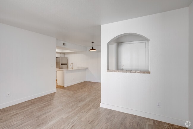 1BR, 1BA - 749 SF