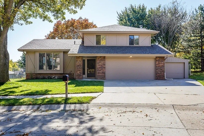 Front - 2676 N 129th Cir Casa