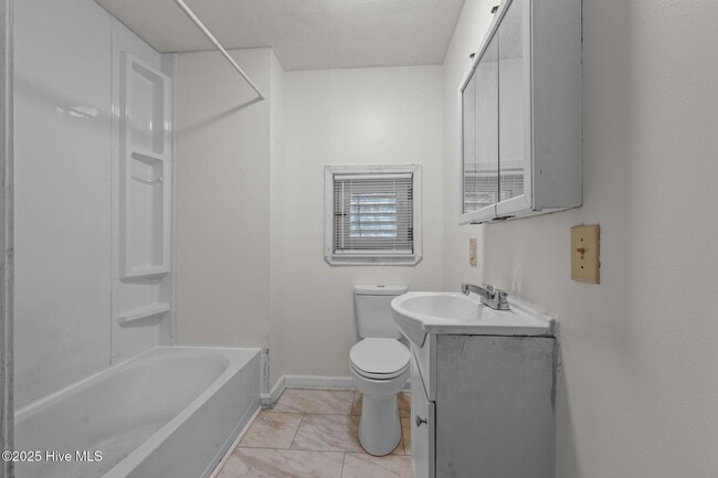 Photo - 700 2nd Ave