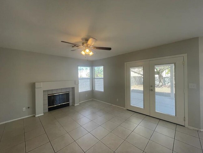 Building Photo - 416 Opal Dr