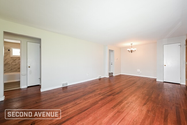 Photo - 382 Collins Dr