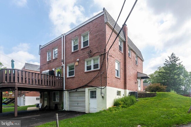 Photo - 526 Michell St