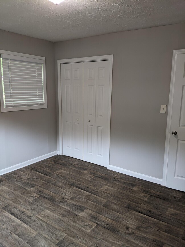 Photo - 1144 Regis Rd SE