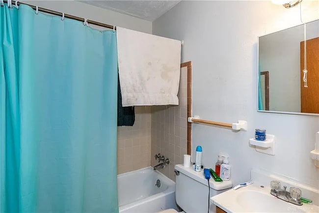 Building Photo - 1116 W Grand Ave Unit Apartment 2