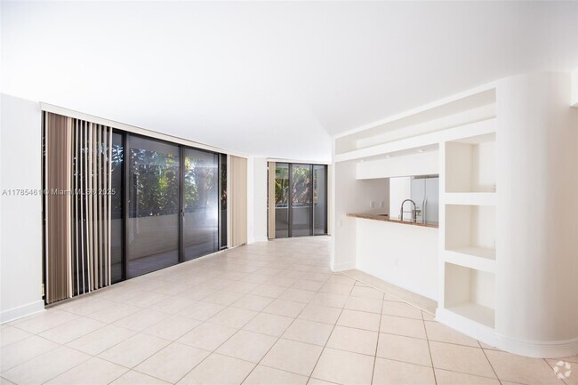 Building Photo - 21085 NE 34th Ave Unit 302-1 Rental