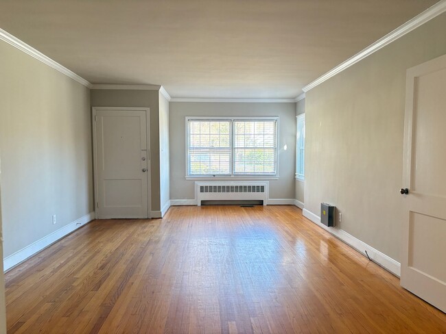 Photo - 2 Bedroom, 1 Bathroom Apartment in Greensboro!