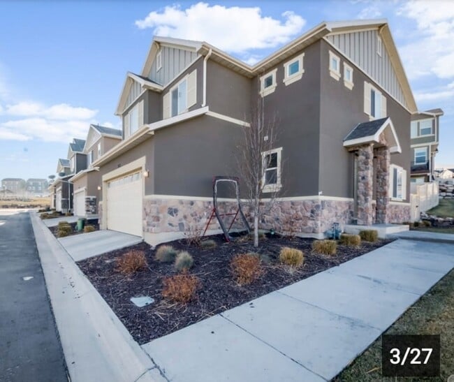 Building Photo - 269 W Willow Creek Dr Rental