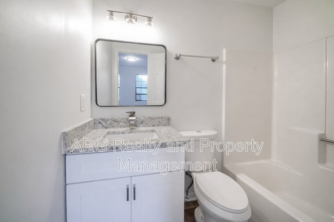 Photo - 7042 Oakhill Cir