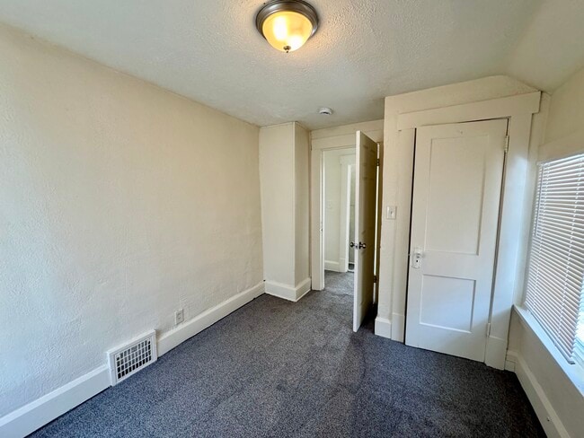 Photo - 2619 Clyde Pl SW