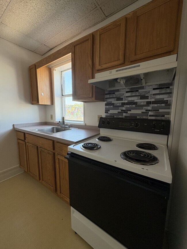 Photo - COMING SOON - Cozy Downtown Apartment in N...