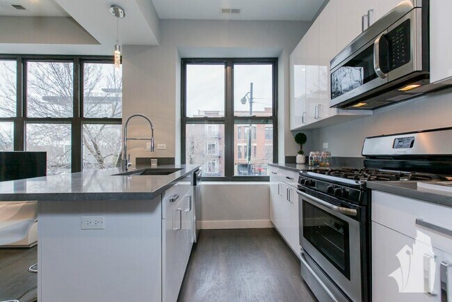 Photo - 2151 W Division St