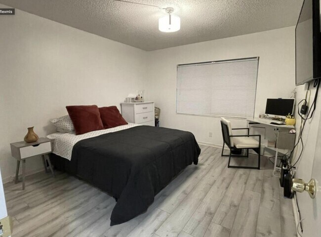 Photo - 227 Fanshaw Way Unit F