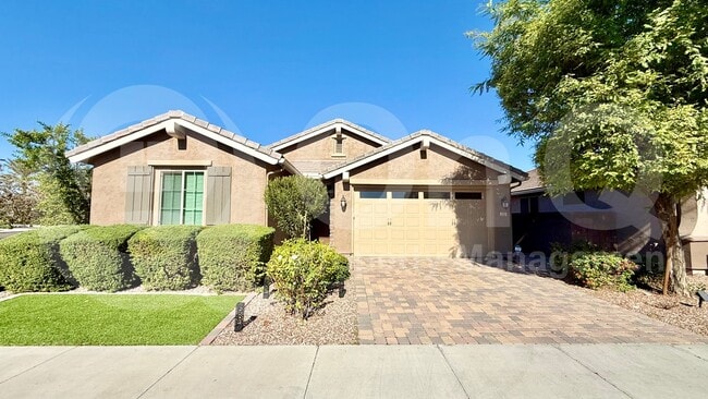 Photo - 220 E Horseshoe Dr