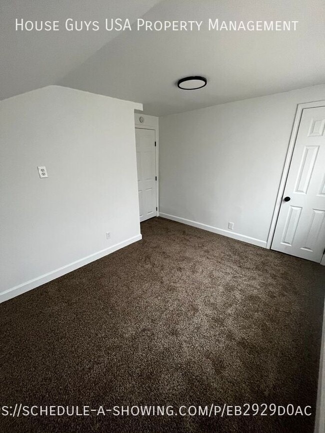 Photo - 2857 Van Brunt Blvd