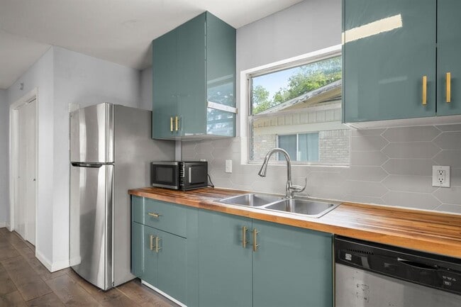 Photo - 11702 Oak Trail