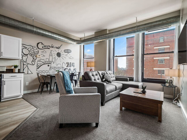 Building Photo - 1211 W 9th St Rental