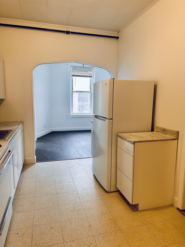 Building Photo - 1214 Main St Unit Apt. 1