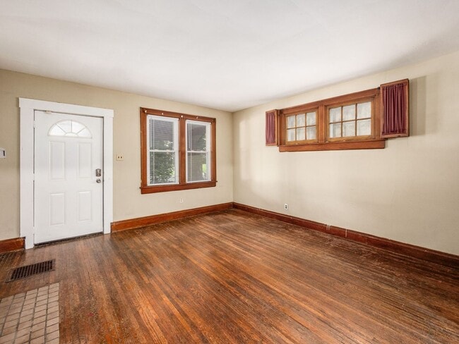Photo - 385 E 13th Ave