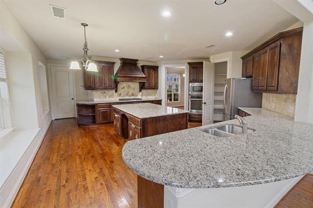 3537 Acropolis Way