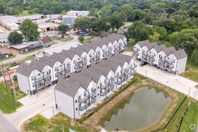 Building Photo - Greenville Townhomes