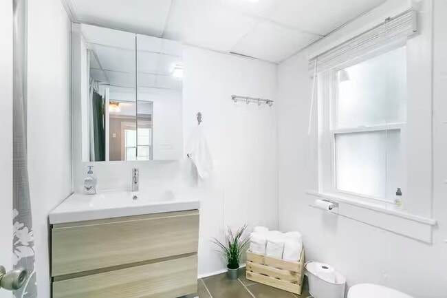 Photo - 405 W Doty St