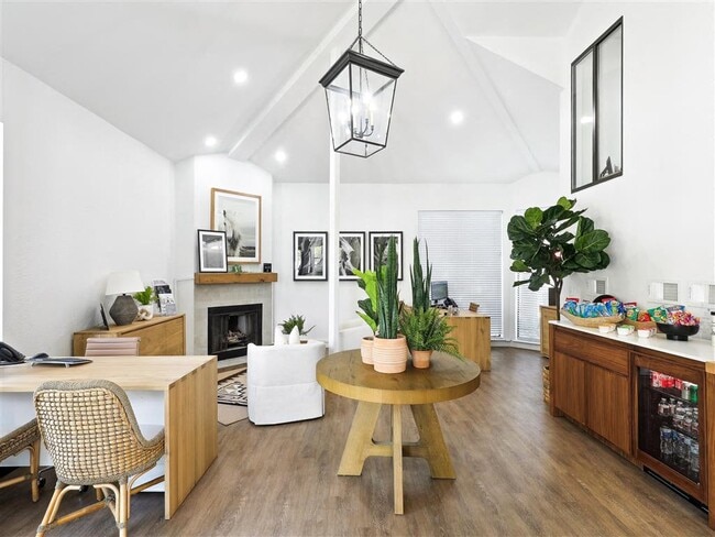 Photo - James Pointe