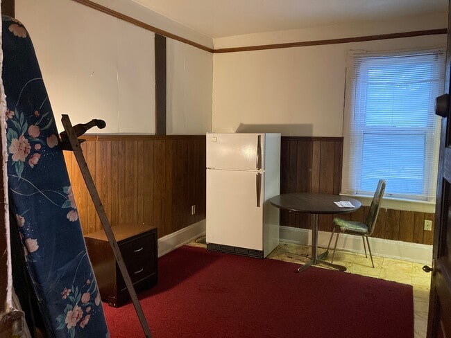Building Photo - 3431 W Kilbourn Ave Unit 4