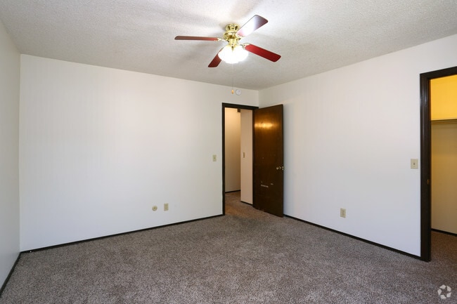 2BR, 1.5 Townhome - Bedroom
