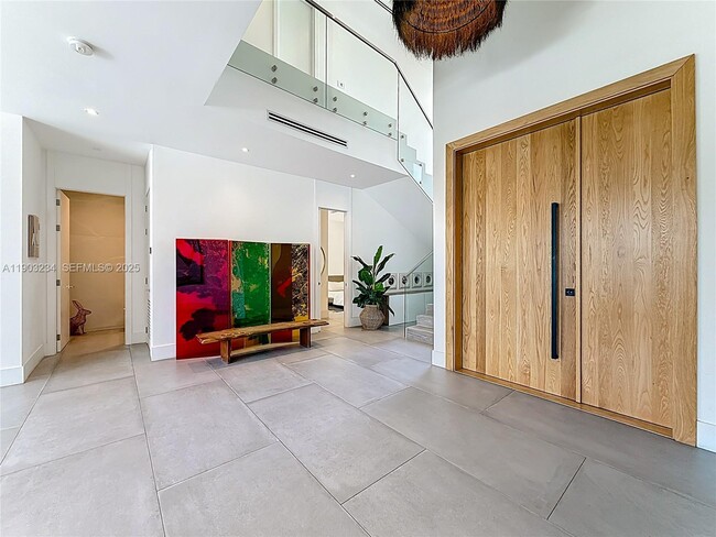 Photo - 561 Warren Ln