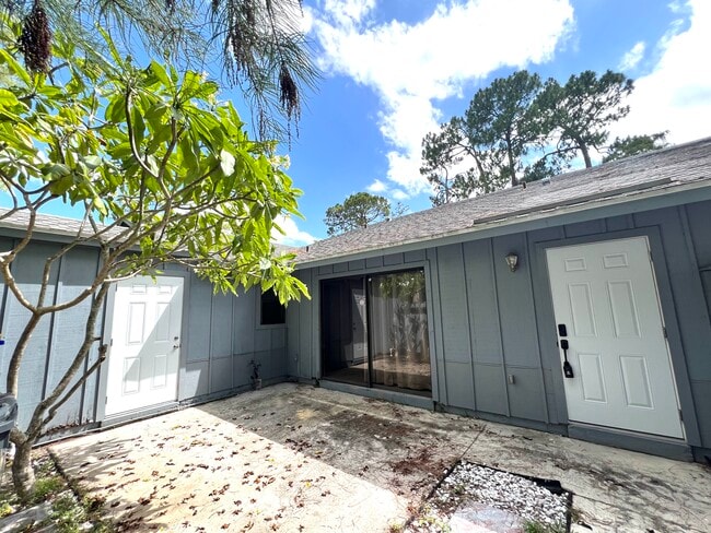 Photo - 1077 Goldenrod Rd