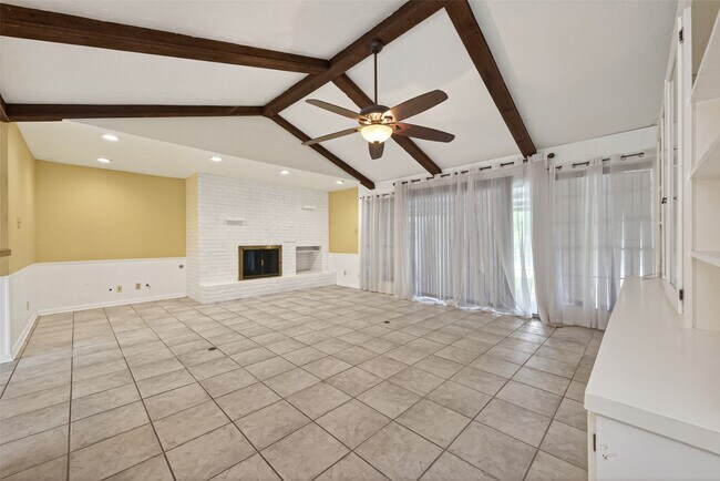 Photo - 1701 Mistletoe Ln