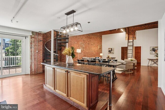 Photo - 810 N Hancock St Unit 11