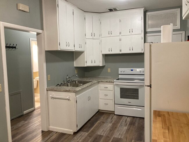 Building Photo - 116 2nd St E Unit Apt 1