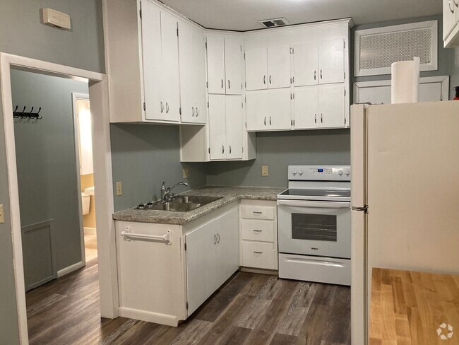 Building Photo - 116 2nd St E Unit Apt 1