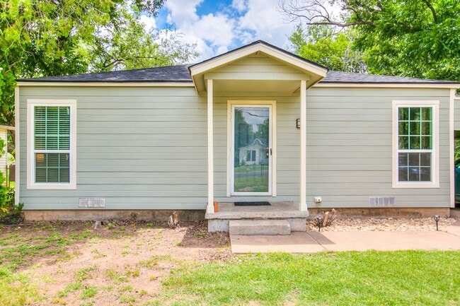 Building Photo - COMING SOON - Fully updated 2-Bedroom Home...
