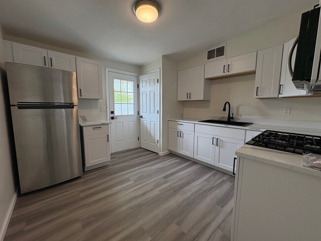 Photo - 211 E Lee St