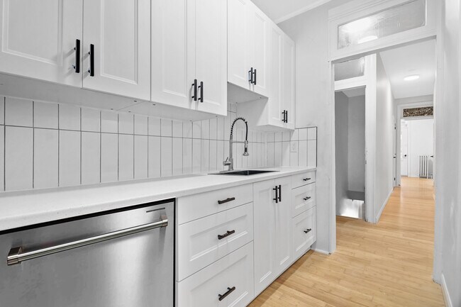 Photo - 454 McLeod St Unit 1