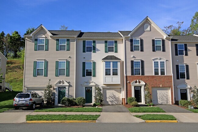 Photo - Spacious Pavilions at Pantops Townhome