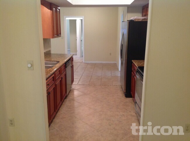 Photo - 2290 Colonial Dr