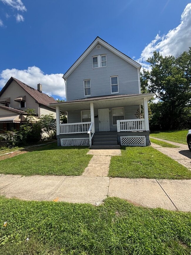 Building Photo - Single Family 3 Bed Home