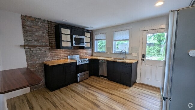 Building Photo - 581 Kearsarge Way Rental